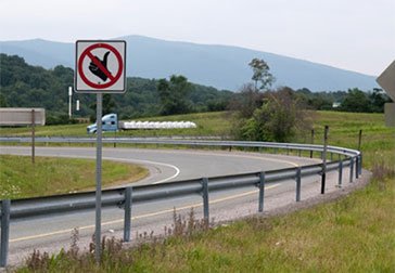 знак, запрещающий автостоп